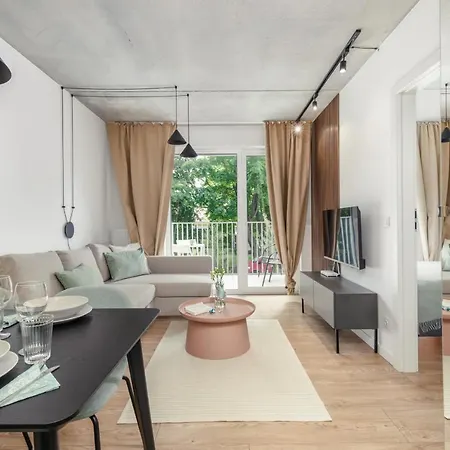 Port With Swimming Pool, & Gym By Renters 科沃布热格