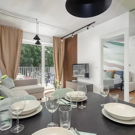 Port With Swimming Pool, Spa&gym By Renters