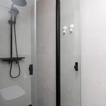 Port With Swimming Pool, & Gym By Renters 公寓