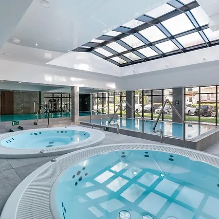 Port With Swimming Pool, & Gym By Renters * 科沃布热格