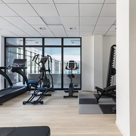 Port With Swimming Pool, Spa&gym By Renters